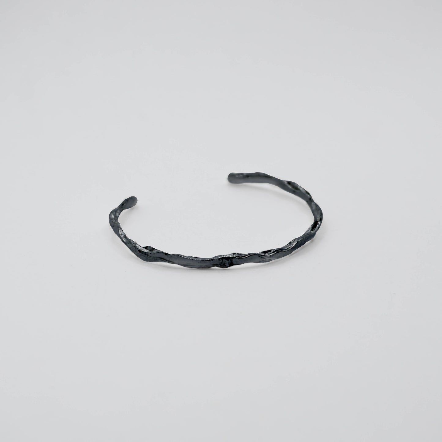 Deposition 𝘚𝘦𝘥𝘪𝘮𝘦𝘯𝘵𝘢𝘳𝘺｜"Wall" Bracelet-dyed black