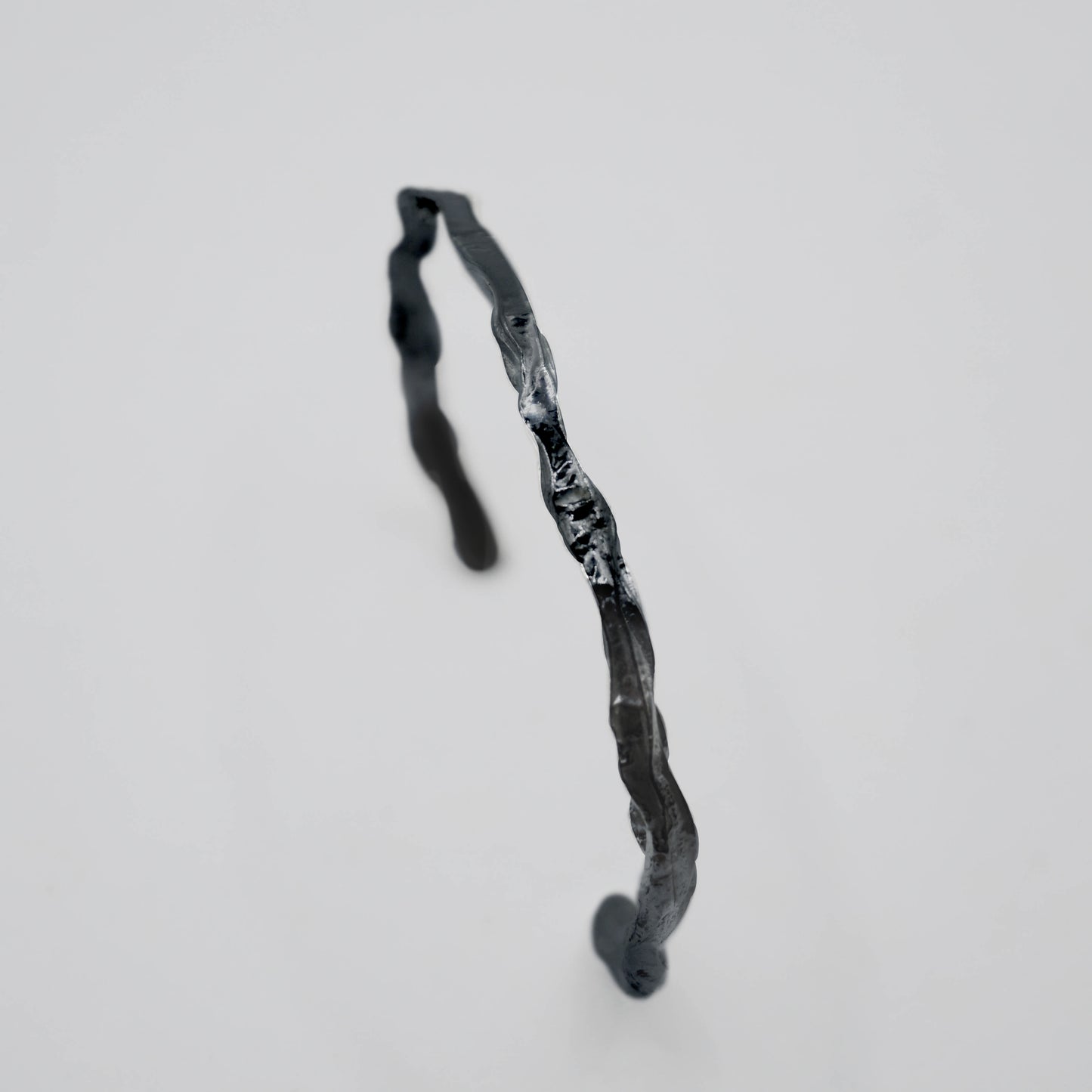 Deposition 𝘚𝘦𝘥𝘪𝘮𝘦𝘯𝘵𝘢𝘳𝘺｜"Wall" Bracelet-dyed black